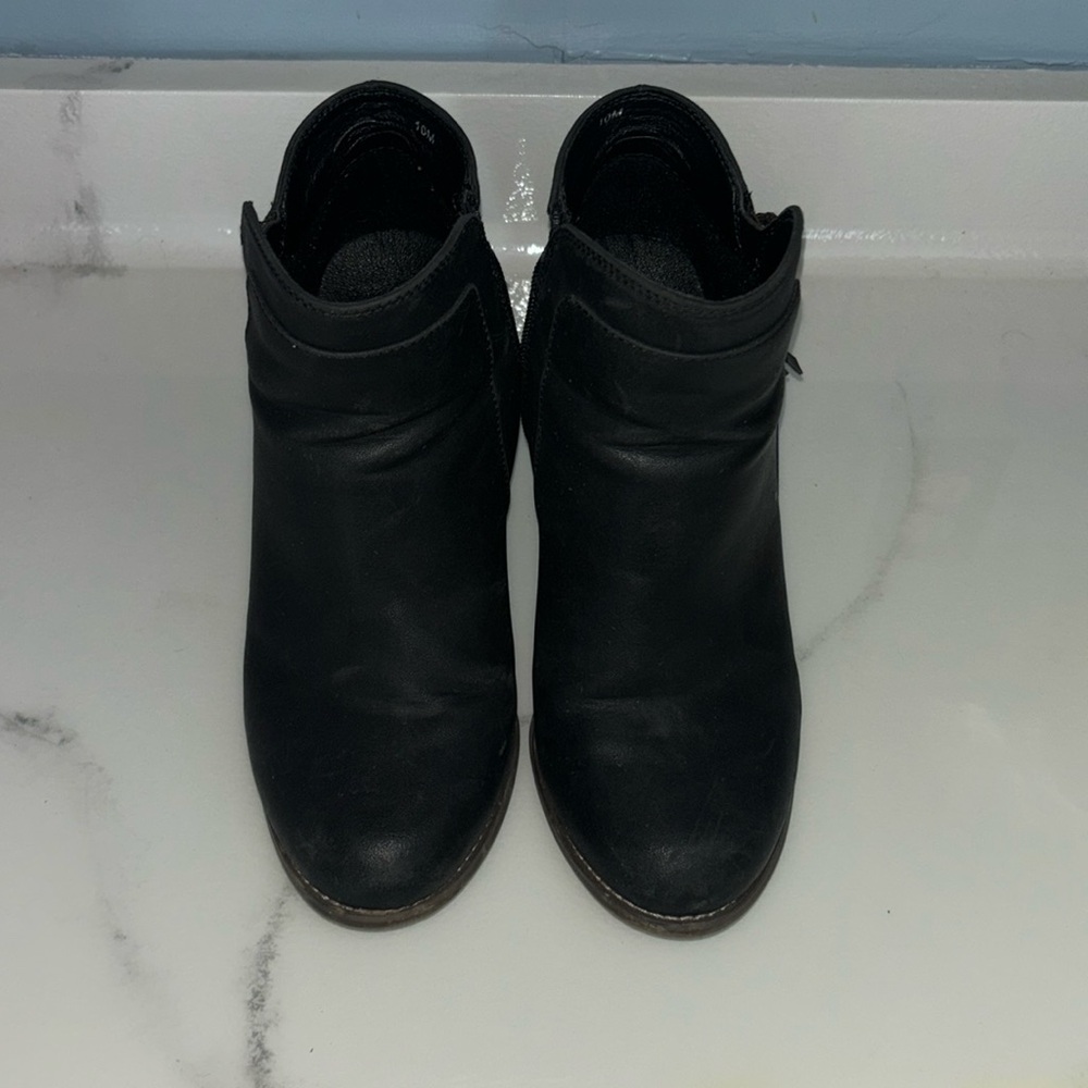 Great condition black wedge booties